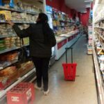 Prevén que la inflación de marzo podría llegar al 3,3% y extender la racha sin bajas
