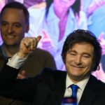 Sin salvataje a la vista: la desaprobación a Milei trepa al 65% y el 74% de los hogares está hundido en la crisis