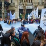 El sistema de salud al borde del colapso: miles marcharon por el presupuesto recortado, la falta de vacunas y los salarios de hambre