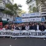 “Las transferencias están al día” dice el Gobierno, pero las universidades paran: la brecha salarial supera el 28% y los fondos no alcanzan