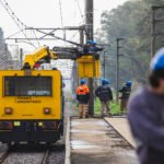 INSTALAN LAS COLUMNAS PARA ELECTRIFICAR LA NUEVA ESTACIÓN DE TRENES DE LA UNIVERSIDAD GUILLERMO BROWN